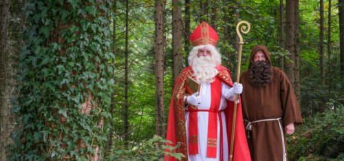 Samichlaus und Schmutzli im Wald